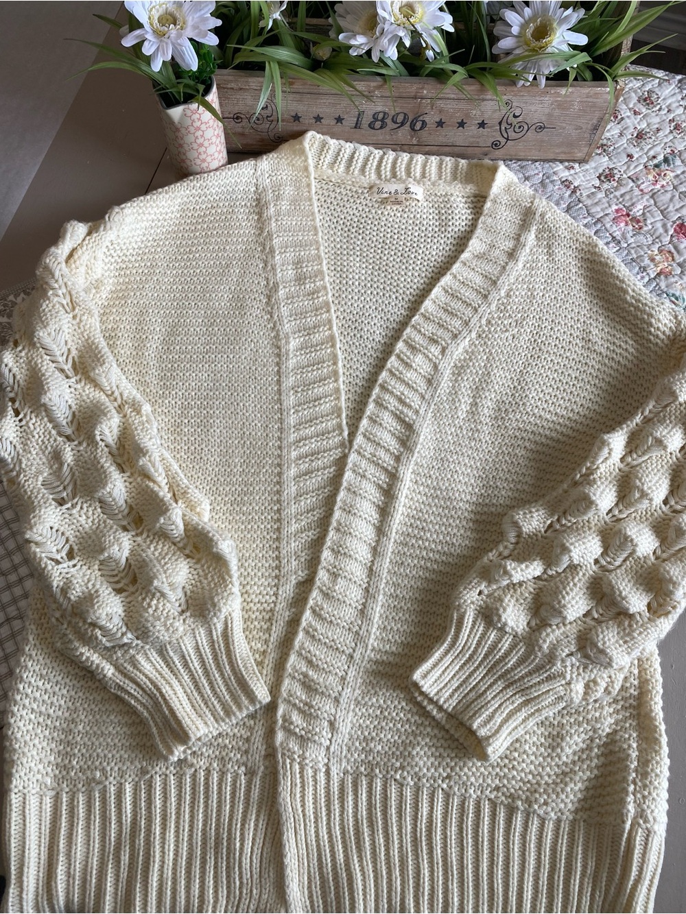 Vine & Love Cream Bubble-Cable Open Cardigan
